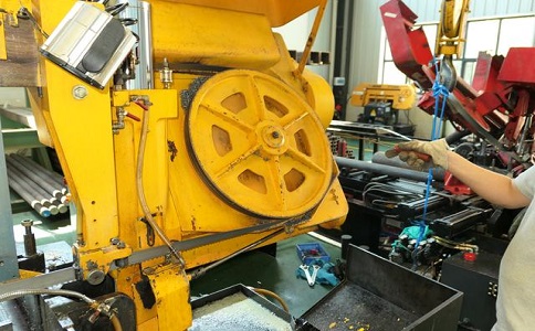 如何解决鄱阳卧式金属带锯床切削时出现的断带现象？