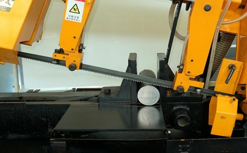 鄱阳数控带锯床自动送料精度会出现偏差吗？